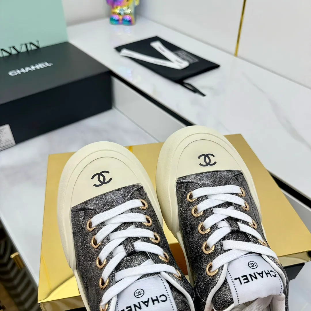 👟👟Ex-factory price 600👟👟 Chanel bread shoes ~ original calfskin panda shoes Chanel 25C latest hot style panda black and white sports shoes casual sneakers Xiaoxiang hot item classic black and white panda color coco girls must pay Fabric: original custom mixed sheepskin lining: original imported breathable mesh lining outsole: Original molded rubber + TPU combination Size: Women's 35-41 👉 👉 👉
